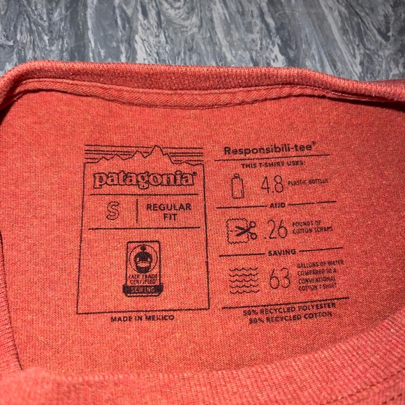 Patagonia Men's Red T-Shirt - Picture 3 of 3